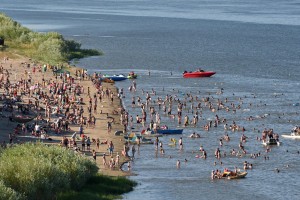 Официально купальный сезон в Астраханской области планируется открыть 1 июня