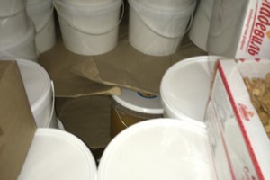 Из Астраханской области в Казахстан пытались вывезти тонну мёда