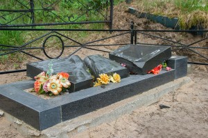 На астраханском кладбище неизвестные обкрадывают могилы