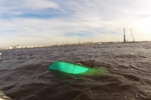 В Астрахани на Волге перевернулась лодка с подростками