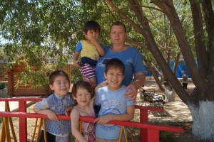 Астраханцы могут взять на летние каникулы в семью ребёнка из детского дома