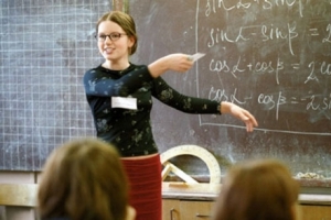 Молодые специалисты Астрахани считают самой неперспективной профессию учителя