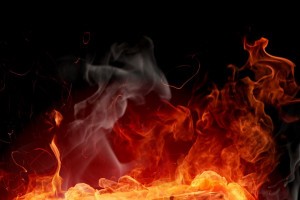 В Астрахани из-за курильщика загорелись две квартиры