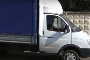 В Астрахани таксист «потрошил» грузовые «Газели»