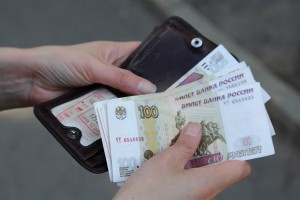 Кто в России получает самую большую и самую маленькую зарплаты