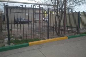 Астраханцы жалуются на захват придомовых территорий владельцами гаражей