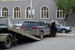 В Астрахани из-за долгов по алиментам у отца отобрали новую иномарку