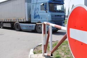 Астраханские пограничники отправили грузовик с электротоварами обратно в Казахстан