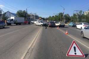 В Астрахани 70-летний водитель иномарки не уступил дорогу «газели», есть пострадавший