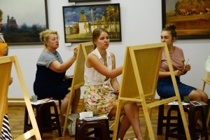 Астраханцев приглашают на летние курсы «Академическая живопись» и «Роспись по дереву»