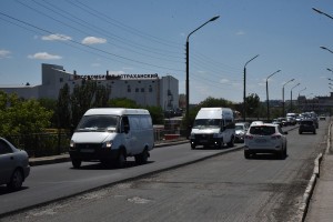 В Астрахани идёт ремонт моста около мясокомбината