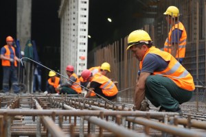 Минтруд предложил ограничить число трудовых мигрантов в строительстве