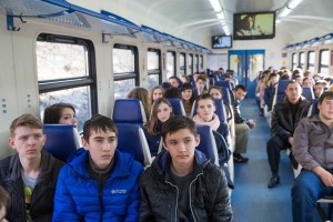 Школьники Астраханской области могут ездить в пригородных поездах со скидкой 50%