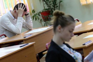 Астраханский школьник заплатит своим временем за шпаргалку по физике на ЕГЭ