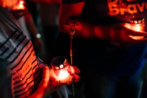 Астраханцы зажгли «свечи памяти» в Братском саду