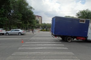 В Астрахани водитель бортовой «газели» сбил женщину на пешеходном переходе у вуза