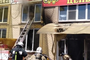В Трусовском районе Астрахани загорелся магазин