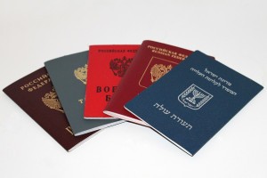 Полицейские вручили юным жителям Астраханской области первые в их жизни паспорта