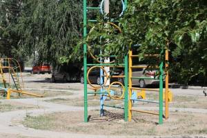 Астраханцев раздосадовала заброшенная детская площадка