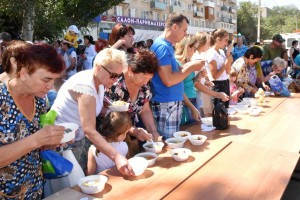 В праздновании Дня рыбака в Трусовском районе Астрахани приняли участие около тысячи человек