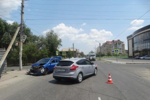 В Астрахани новичок-водитель попал в ДТП Есть пострадавшие