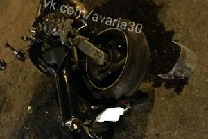 Соцсети: в Астрахани в страшном ночном ДТП погиб мотоциклист