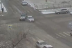 ДТП двух иномарок на пересечении улиц Боевой и Н. Островского (видео)