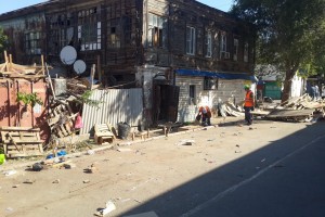 В Астрахани на Больших Исадах демонтировали 10 незаконных торговых точек