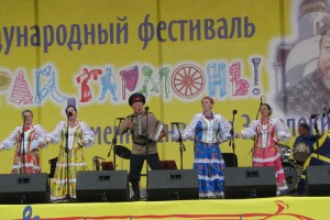 Астраханец представил кюи на Международном фестивале «Играй, гармонь!»