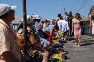 Шок от кур и радость от арбузов: что действительно происходит на рынках Астрахани