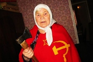 В Астрахани престарелая женщина пыталась порубить свою квартиру
