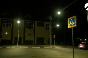 Пешеходные переходы и автобусные остановки в Астраханской области становятся светлее