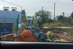 В Астрахани появились проблемы с вывозом мусорных корзин для пластика