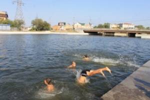 В Астрахани обокрали 11-летнего ребенка, пока он купался