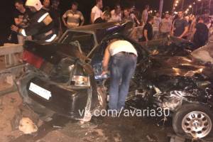 Соцсети: в Астрахани в жутком ночном ДТП погиб водитель