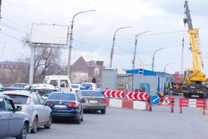 В Астрахани на путепроводе открыли отремонтированную полосу