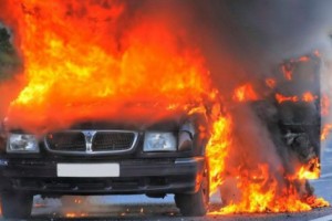 В Астрахани под утро вспыхнул автомобиль