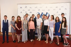 В Астрахани наградили заграничных школьников, написавших лучшее «семейное» эссе о войне