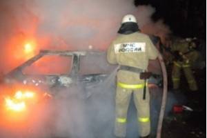 В Астрахани ночью подожгли автомобиль