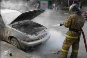 В Астраханской области за сутки подожгли два автомобиля