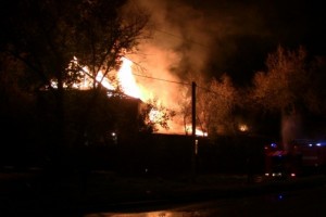 В Трусовском районе Астрахани загорелся дом, спасены два человека