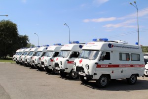 10 новых автомобилей скорой помощи пополнили парк сельских больниц