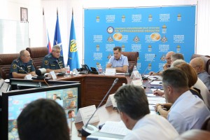 Астраханский губернатор провёл заседание региональной комиссии по предупреждению и ликвидации ЧС