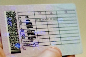 Астраханцы будут получать водительские права с микрочипом