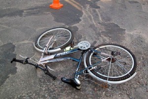 В Астрахани ищут водителя, который чуть не сбил велосипедистов