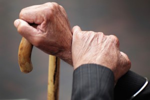 В Астрахани скончался пенсионер, который четыре дня проходил со сломанной шеей
