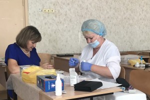 Астраханские медики обследовали педагогов в районах области