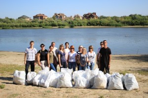В Астрахани с берега реки Прямая Болда собрали 300 кг мусора