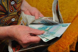 Житель Астраханской области заставил камчатских пенсионерок перевести ему деньги