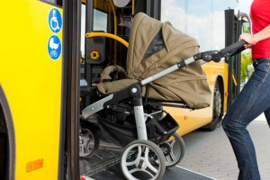 В Астрахани водитель запретил молодой маме с ребёнком и коляской-тростью сесть в маршрутку